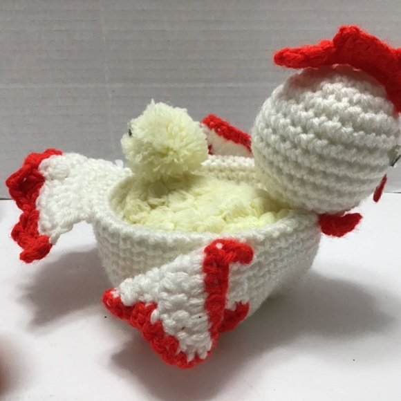 Crochet Chicken with baby chick - Picture 4 of 8